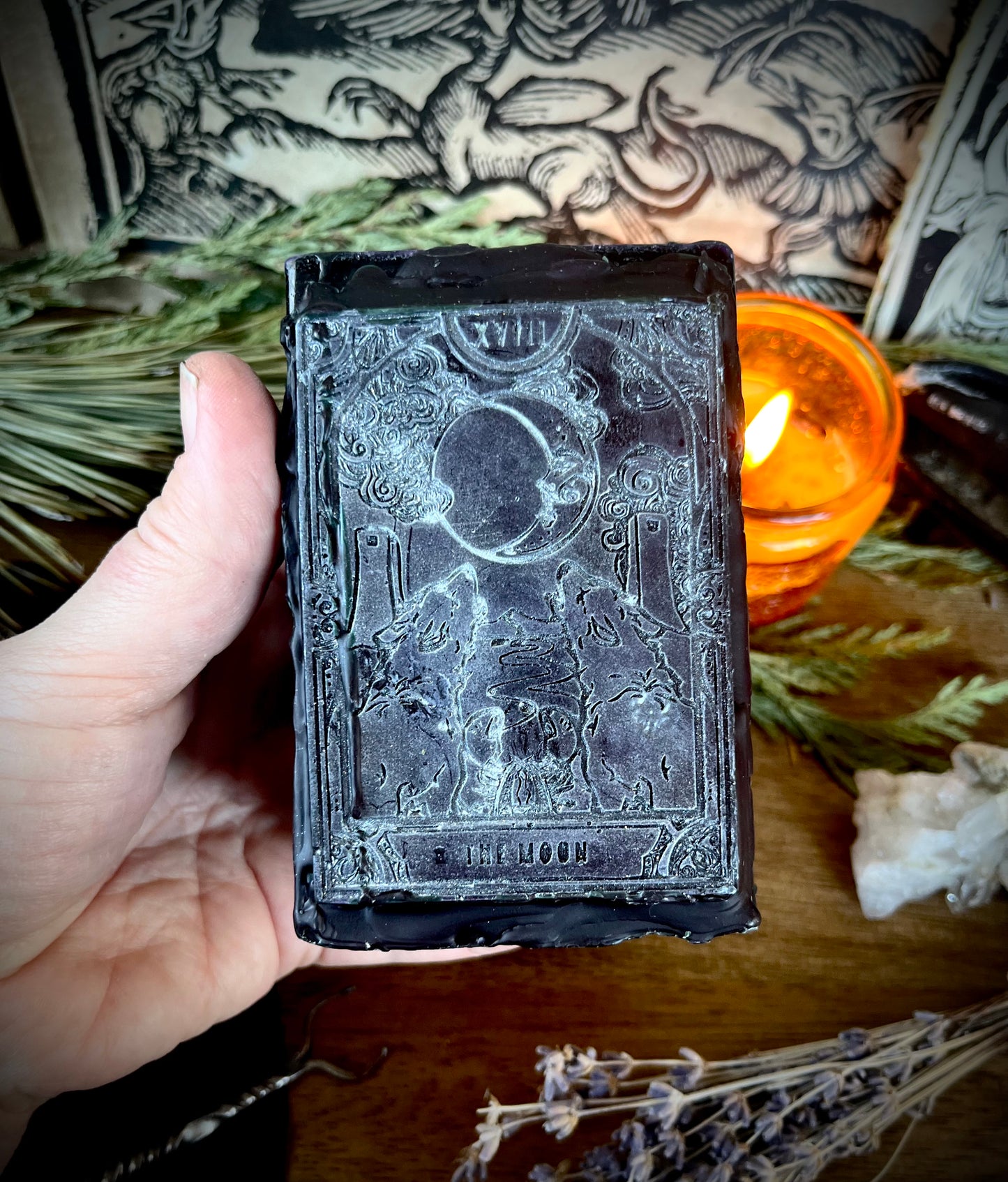 The Moon Candle / to see through deception